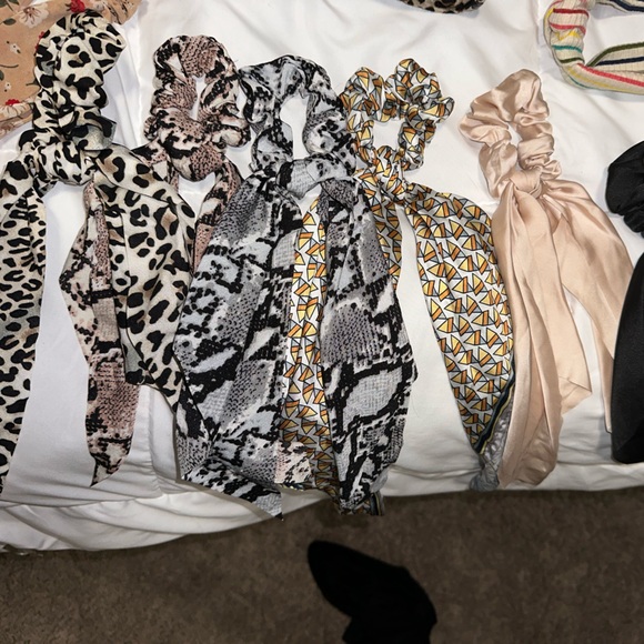 Hair accessories - Picture 2 of 3